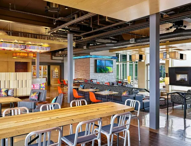 Aloft Denver Airport at Gateway Park hotel detail image 2