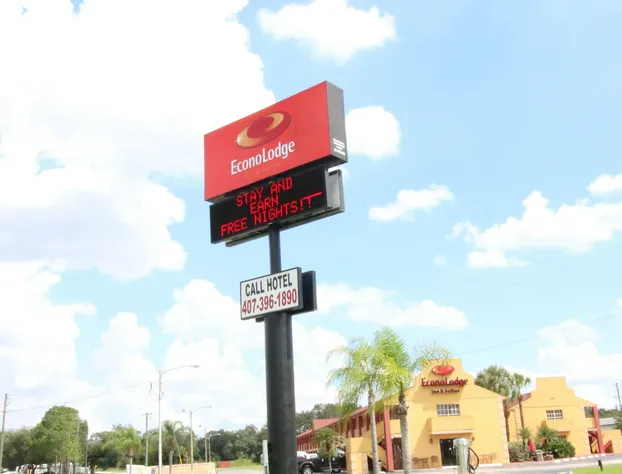 Econo Lodge Inn & Suites Maingate Central hotel detail image 1