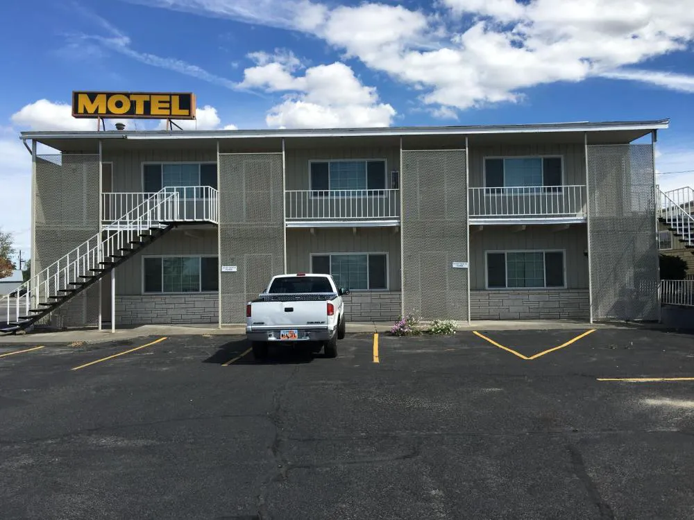 Umatilla Inn and Suites hotel hero