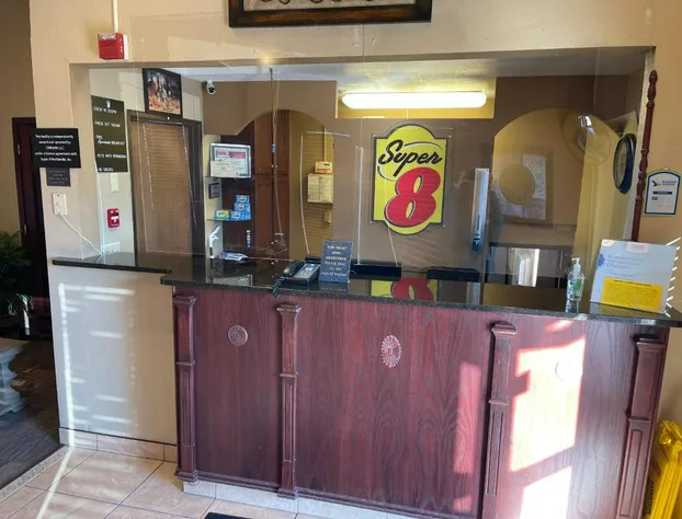 Super 8 by Wyndham Bismarck hotel detail image 3
