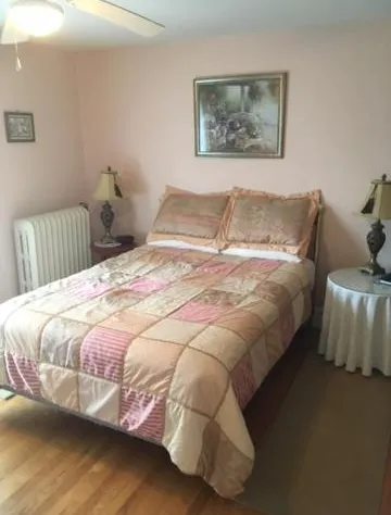 Four Creeks Bed & Breakfast hotel detail image 2