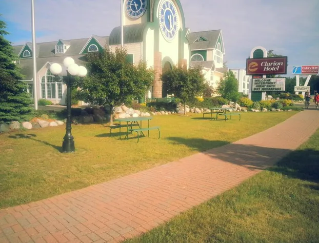 Clarion Hotel Mackinaw City Beachfront hotel detail image 4