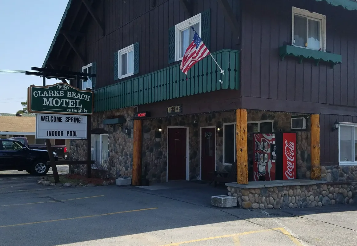 Clark's Beach Motel hotel hero