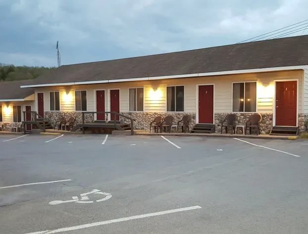 Clark's Beach Motel hotel detail image 1