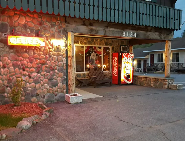 Clark's Beach Motel hotel detail image 2