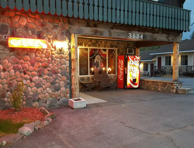 Clark's Beach Motel hotel detail image 2