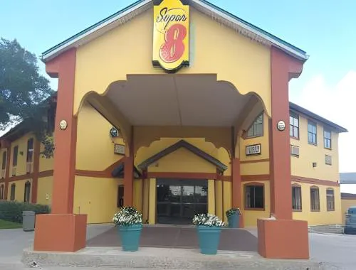 Quality Suites Houston Hobby Airport hotel hero