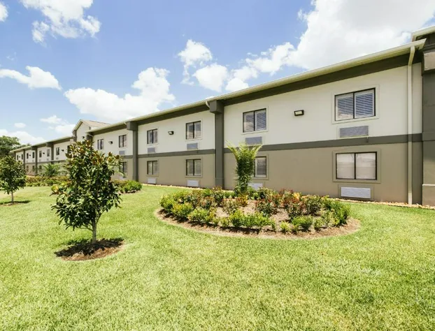 Quality Suites Houston Hobby Airport hotel detail image 4