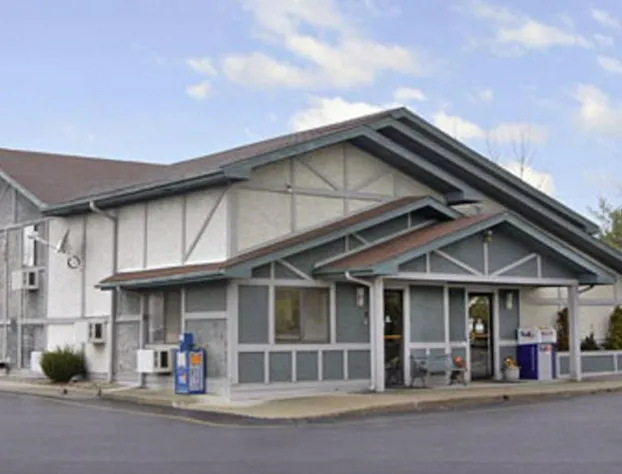 Super 8 by Wyndham Twinsburg/Cleveland Area hotel detail image 1