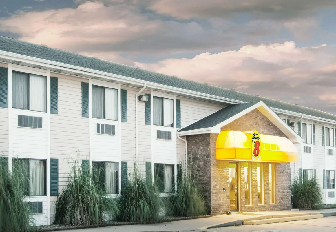 Super 8 by Wyndham El Dorado hotel hero