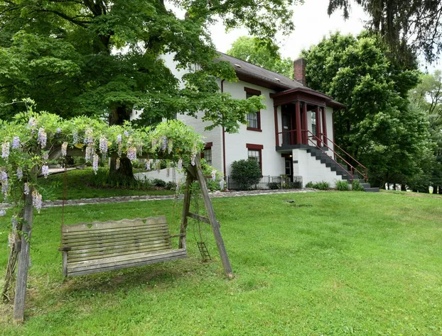 The Pines of Dresden B&B hotel detail image 1