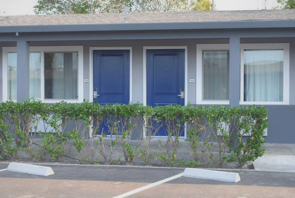 Travelodge by Wyndham Santa Rosa Wine Country hotel hero