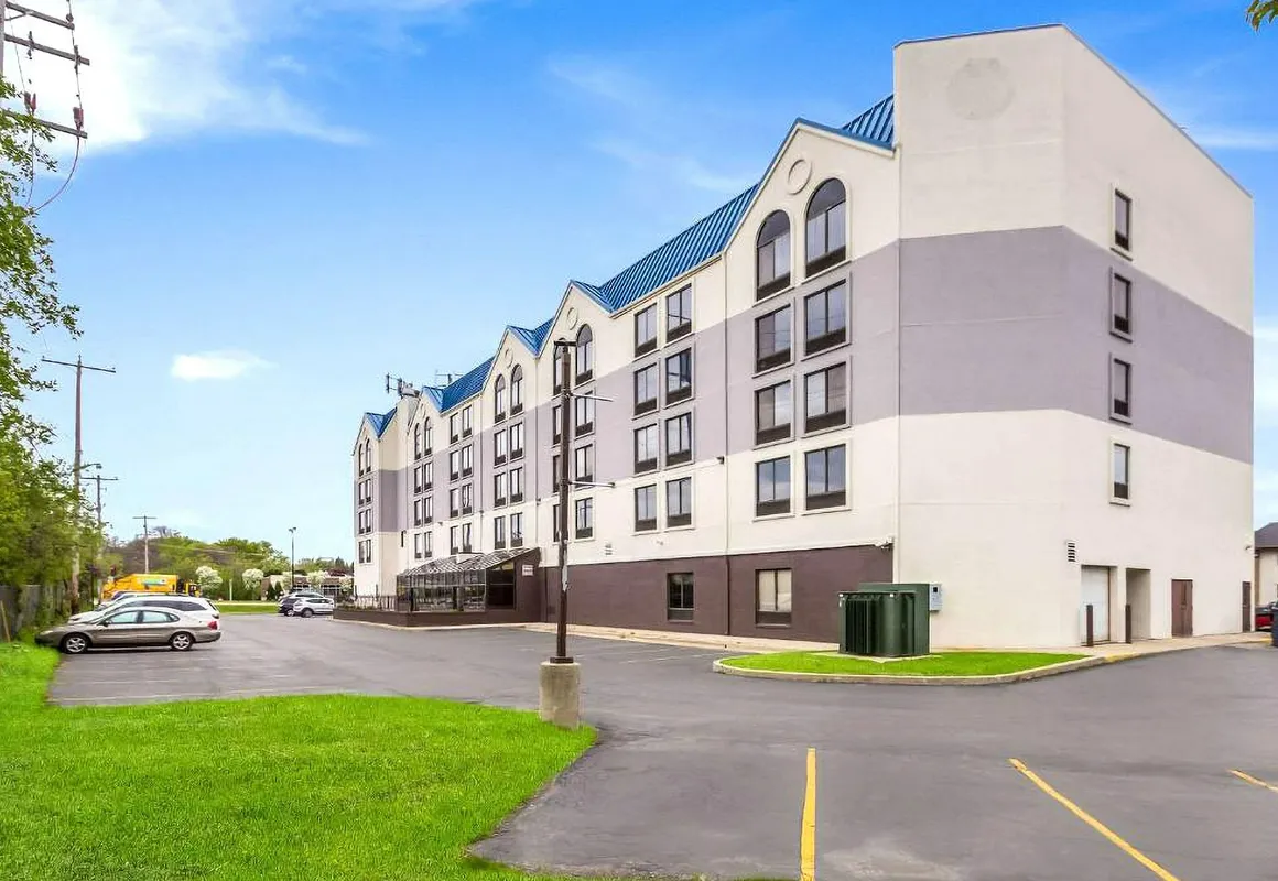 Quality Inn Milwaukee Route 45 hotel hero