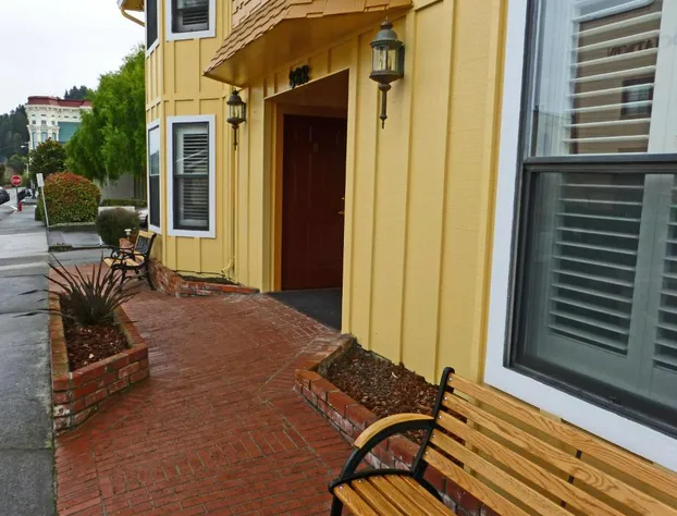 Redwood Suites hotel detail image 3