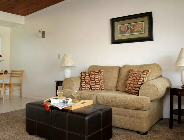 Redwood Suites hotel detail image 4