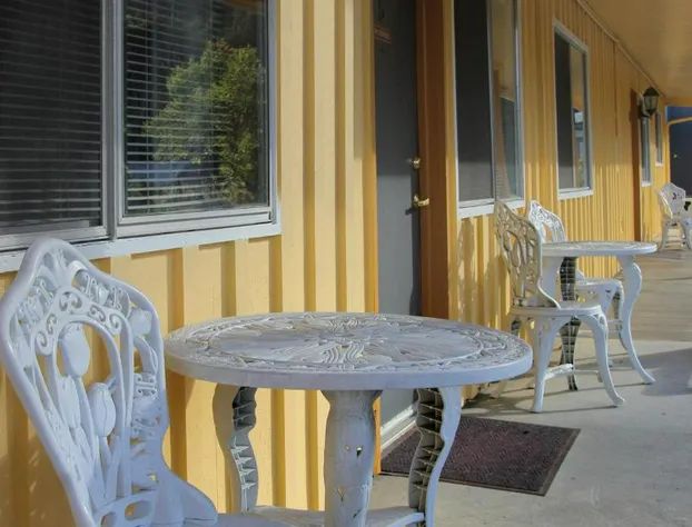 Redwood Suites hotel detail image 4