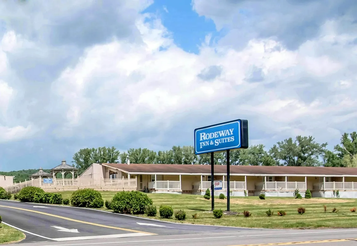 Rodeway Inn & Suites Ithaca South hotel hero
