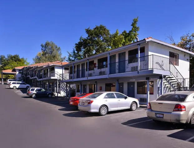 Americas Best Value Inn & Suites Clearlake Wine Country hotel detail image 1