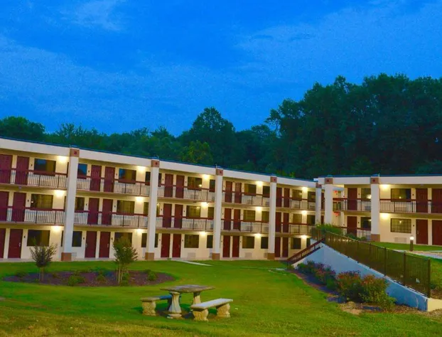 Red Roof Inn & Suites Commerce - Athens hotel detail image 1