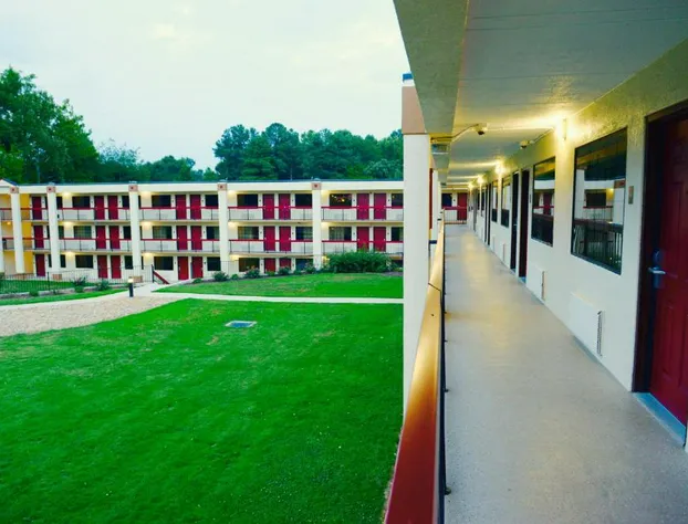 Red Roof Inn & Suites Commerce - Athens hotel detail image 2