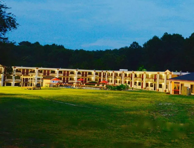 Red Roof Inn & Suites Commerce - Athens hotel detail image 3