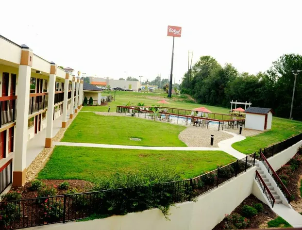 Red Roof Inn & Suites Commerce - Athens hotel detail image 1