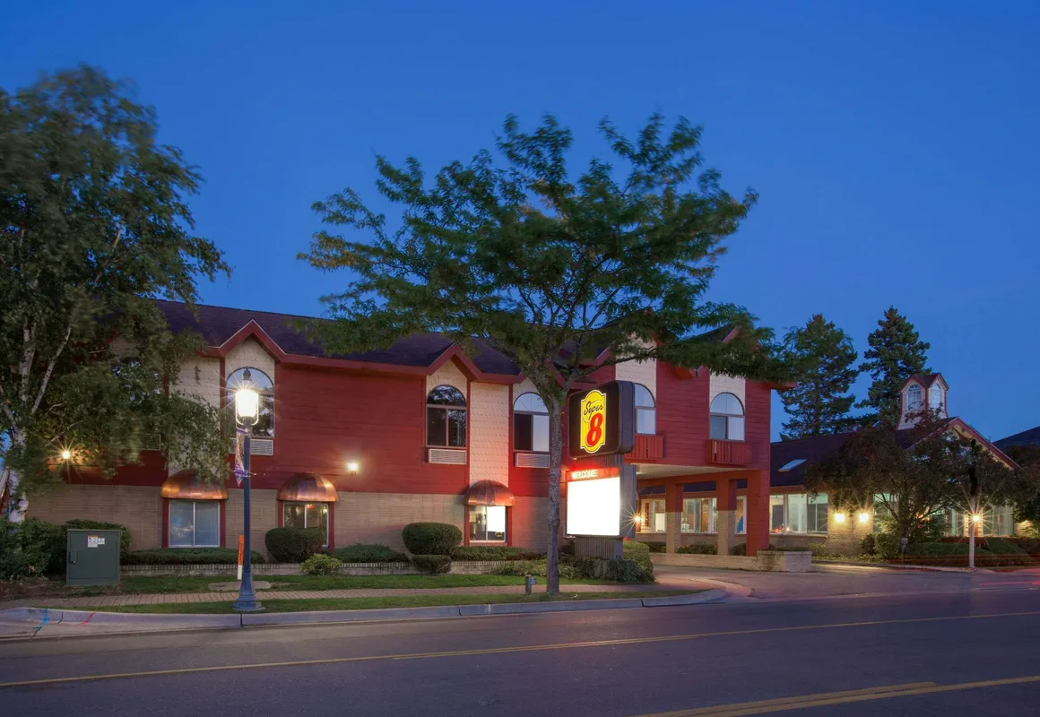 Super 8 by Wyndham Mackinaw City/Beachfront Area hotel hero