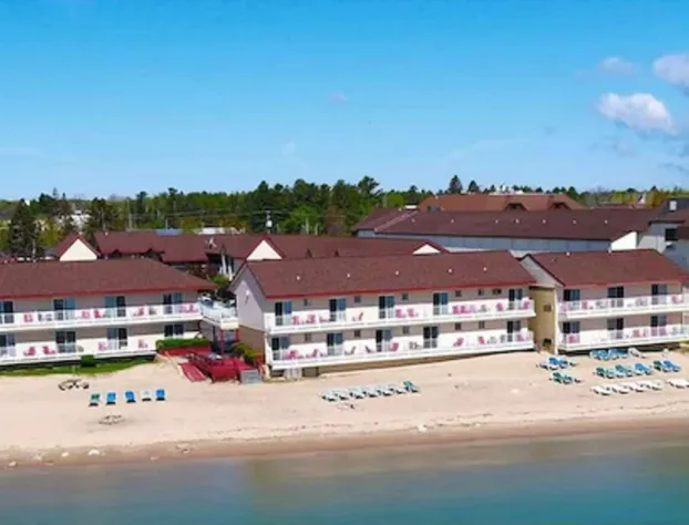 Super 8 by Wyndham Mackinaw City/Beachfront Area hotel detail image 1