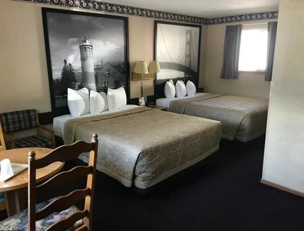 Super 8 by Wyndham Mackinaw City/Beachfront Area hotel detail image 3