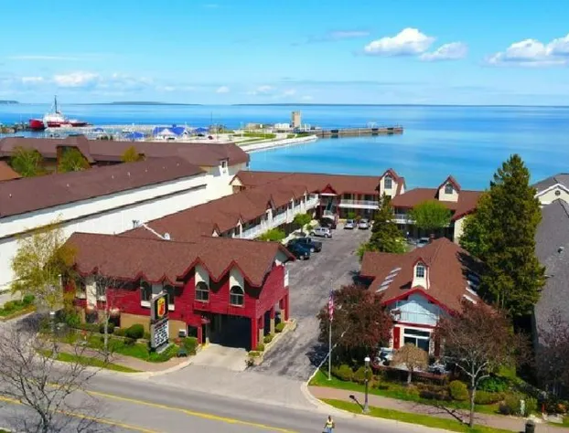 Super 8 by Wyndham Mackinaw City/Beachfront Area hotel detail image 3