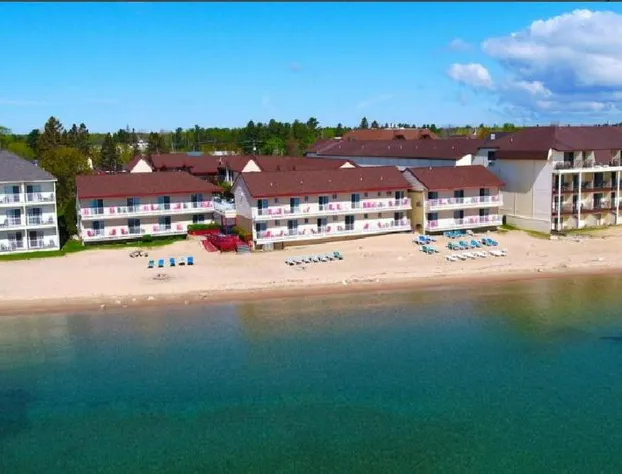 Super 8 by Wyndham Mackinaw City/Beachfront Area hotel detail image 1