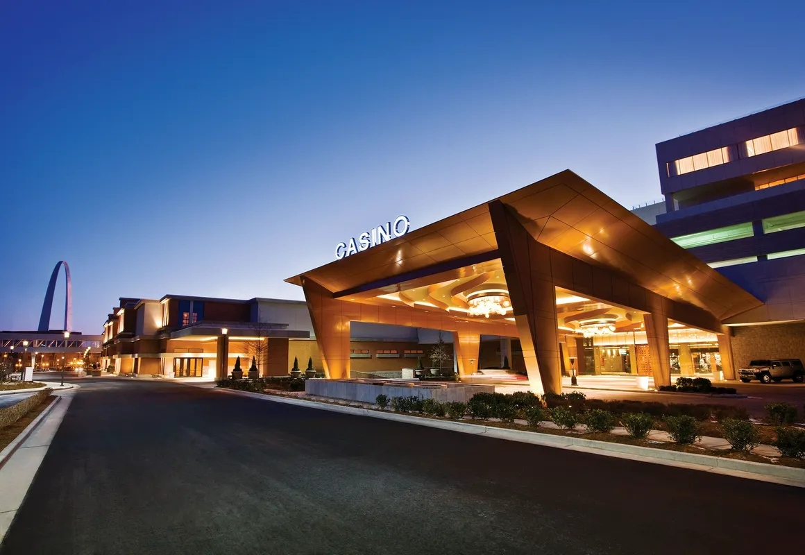 HoteLumière at the Arch hotel hero