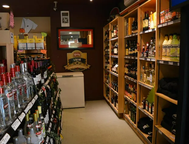 Sasquatch Inn hotel detail image 4