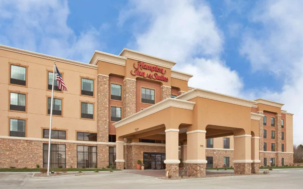 Hampton Inn & Suites Dickinson hotel hero