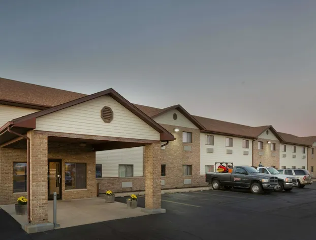 Super 8 by Wyndham Rochelle hotel detail image 1