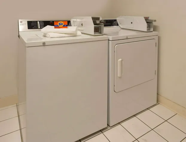 Super 8 by Wyndham Rochelle hotel detail image 3