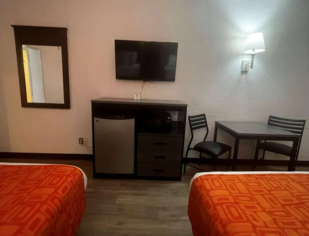 Howard Johnson by Wyndham Galveston hotel detail image 4