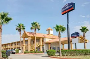 Howard Johnson by Wyndham Galveston hotel hero