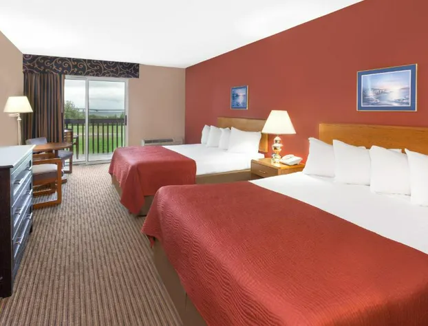 Super 8 by Wyndham St. Ignace hotel detail image 3