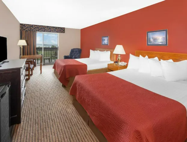 Super 8 by Wyndham St. Ignace hotel detail image 4