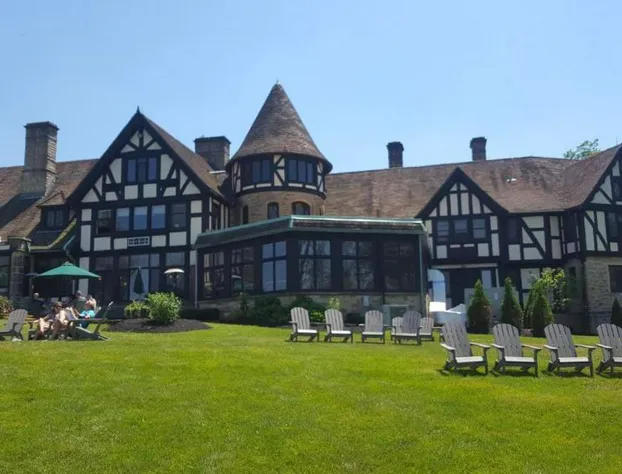 Punderson hotel detail image 1