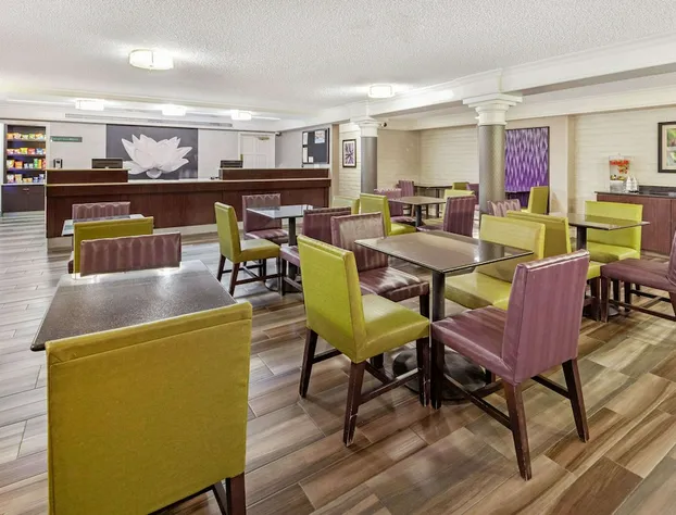 La Quinta Inn & Suites by Wyndham Ventura hotel detail image 3