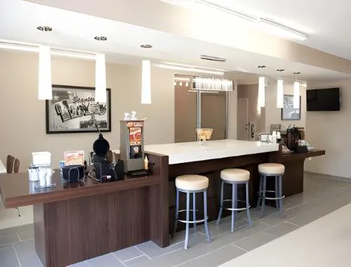 Super 8 by Wyndham Stanton hotel detail image 2