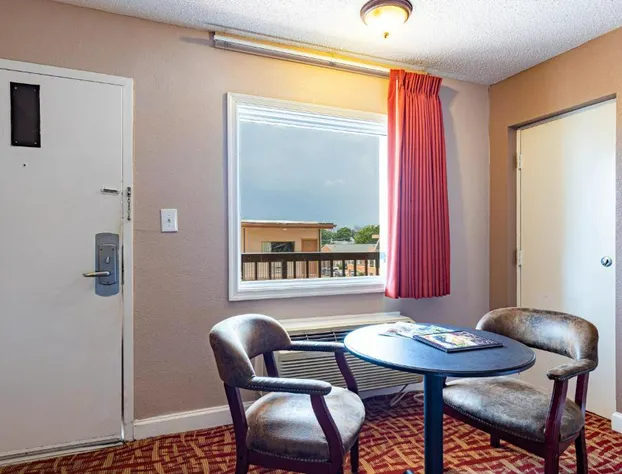 Sundial Inn hotel detail image 2