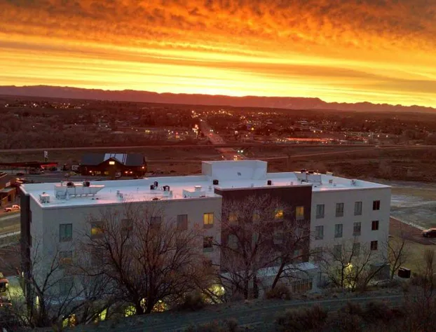 Holiday Inn Express & Suites Price by IHG hotel detail image 3