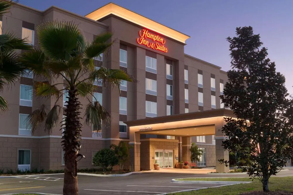 Hampton Inn & Suites Deland hotel hero