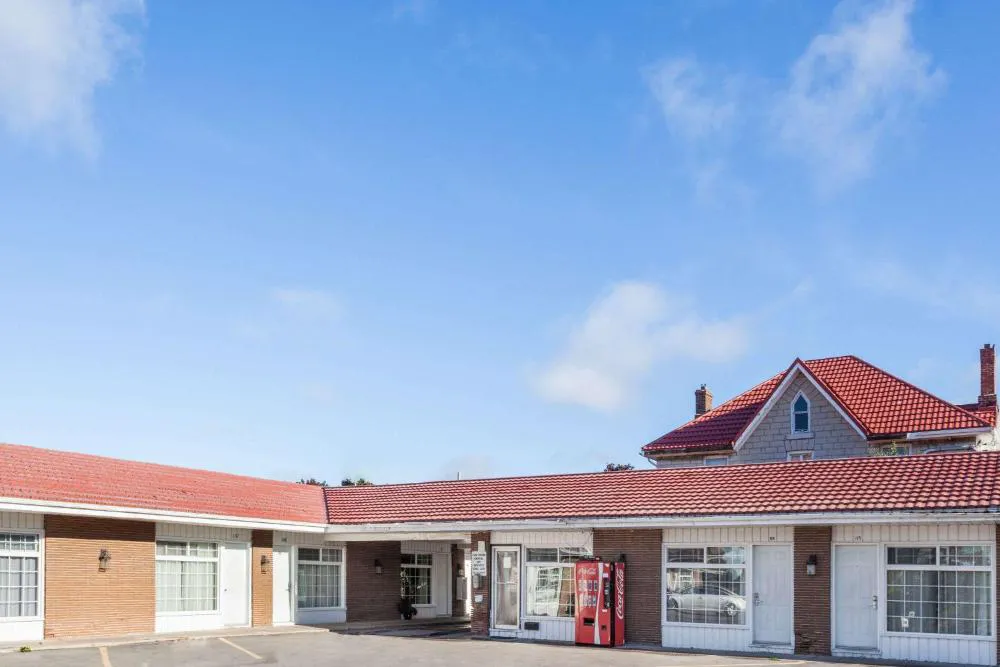 Knights Inn Kingston hotel hero