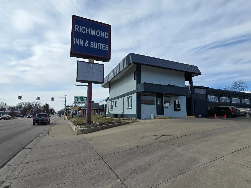 Richmond Inn & Suites hotel hero