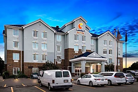Comfort Suites New Orleans East hotel hero