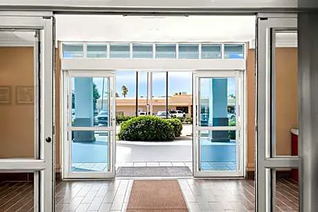 Comfort Suites New Orleans East hotel detail image 4